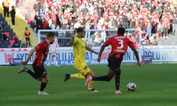 Gaziantep FK - Göztepe maçının ilk yarısı golsüz tamamlandı