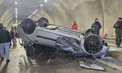 Yüksekova Sarıtaş Tüneli’nde otomobil devrildi