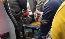 Karşıdan karşıya geçmek isteyen yaşlı adama araba çarptı