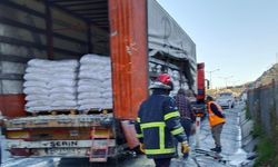 Seyir halindeki soya yüklü tırda yangın çıktı
