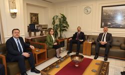 Kürşad Zorlu, Fatma Şahin’i makamında ziyaret etti