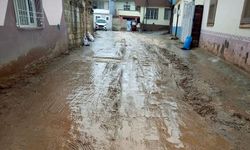 Araban'da yağış sonrası sokaklar çamura döndü