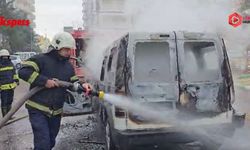 Park halindeki ticari araç küle döndü