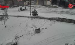 Gaziantep’te feci kaza: Kayan araç kaldırıma çarparak devrildi