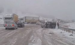 Gaziantep-Araban kara yolunda çok sayıda araç mahsur kaldı