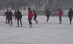 Gaziantep FK, yoğun kar yağışı altında çalıştı