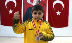 Görme engelli Ahmet, ilk yarışmada altın madalya kazandı