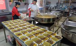 Araban'da 450 aileye et döner dağıtıldı