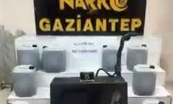 Araç tabanından zehir fışkırdı