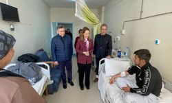 Derya Bakbak’tan hastanede moral ziyareti