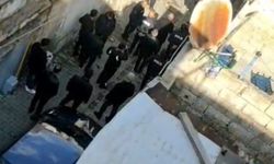 Eve giren şahıslar kadınlara saldırdı