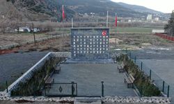 İki evladını kaybetti, köyüne deprem anıtı yaptırdı