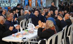 Murat Kurum Nurdağı'nda depremzedelerle buluştu