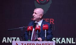 Özdağ: “Vatandaşlığı değiştirenler, vatanı değiştirmeye hazırlanıyor demektir”