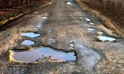 Vatandaşlardan bozuk yol tepkisi