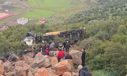Gaziantep’te kaza: kamyon uçuruma yuvarlandı