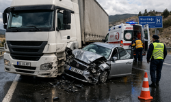 Nurdağı’nda tır ile otomobil çarpıştı