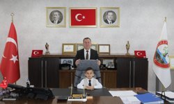 Başkanlık koltuğu minik Deniz’e emanet