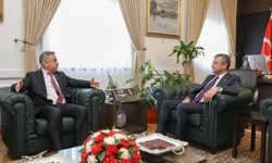 CHP’li Fatih Dinç, Özgür Özel’i Meclis’te ziyaret etti