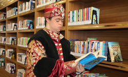 Down sendromlu Deniz, Osmanlı tarihi merakıyla öne çıkıyor