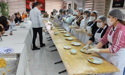 GAÜN öğrencilerinden yöresel yemekler