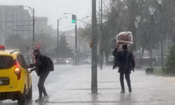 Gaziantep’te sağanak hayatı felç etti