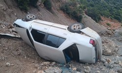 Otomobil dere yatağına devrildi: 1 yaralı