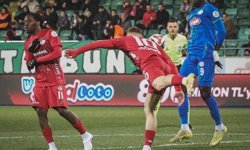 Rizespor- Gaziantep FK maçında kartlar havada uçtu