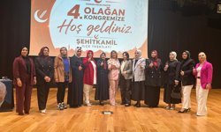 Anneler Günü’nü kongre salonunda kutladılar