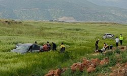 Gaziantep'te iki otomobil tarlaya uçtu: Yaralılar var...