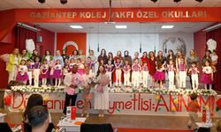 Minik yüreklerden annelere duygusal gösteri