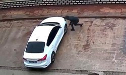 Gaziantep’te akılalmaz olay: Park halindeki araçların lastikleri tek tek kesildi