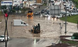Gaziantep'te kuvvetli rüzgar ve sağanak yağış kenti esir aldı