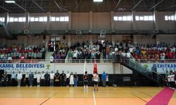 Gaziantep'te binlerce öğrenci sporla buluştu