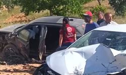 Gaziantep’te feci kaza: 2 otomobil çarpıştı