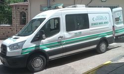 Gömleği dala takılan çiftçi traktör altında can verdi