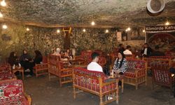 Kavurucu sıcakta vatandaşlar mağaraya akın etti