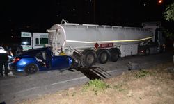 TAG Otoyolu’nda feci kaza: Otomobil tıra çarptı