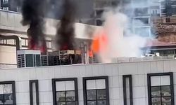 Hükumet konağı çatısında korkutan yangın