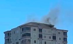 Gaziantep'te 14 katlı apartmanın çatısında yangın paniği