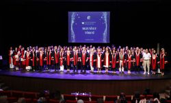Genç mimarlar diplomalarını aldı