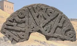 Ani Ören Yeri’nde Hz. Muhammed Yazılı Selçuklu Taşı Bulundu