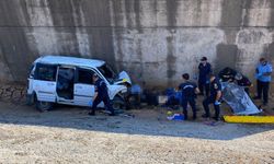 Nurdağı'nda hafif ticari araç şarampole uçtu: 2 ölü