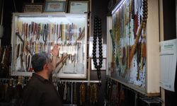 Gaziantep’te engelini tespih yaparak unutuyor
