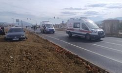 Gaziantep’te kavşakta çarpışan iki araç hurdaya döndü