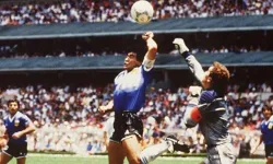 Maradona’nın “Tanrı’nın Eli” topu açık artırmada satıldı