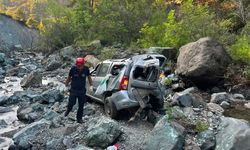 Osmaniye’de akılalmaz kaza! Otomobil uçurumdan dereye uçtu