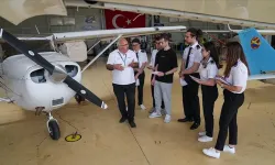 Uçak pistten çıktı öğrenci yaralandı