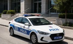 Polis aracına bıçakla zarar verip, kaçtı