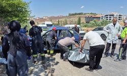 3 araç çarpıştı; 1 ölü 1 yaralı